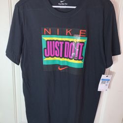 Men’s Nike T-Shirt!!