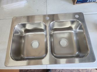 NEW Elkay
Drop-in 33-in x 22-in Stainless steel Double equal bowl 22 -Gauge Kitchen Sink