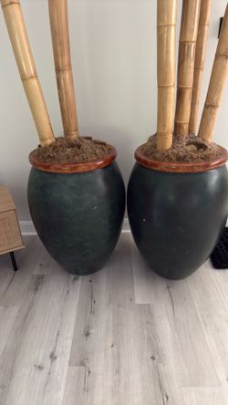 Two giant base with bamboo