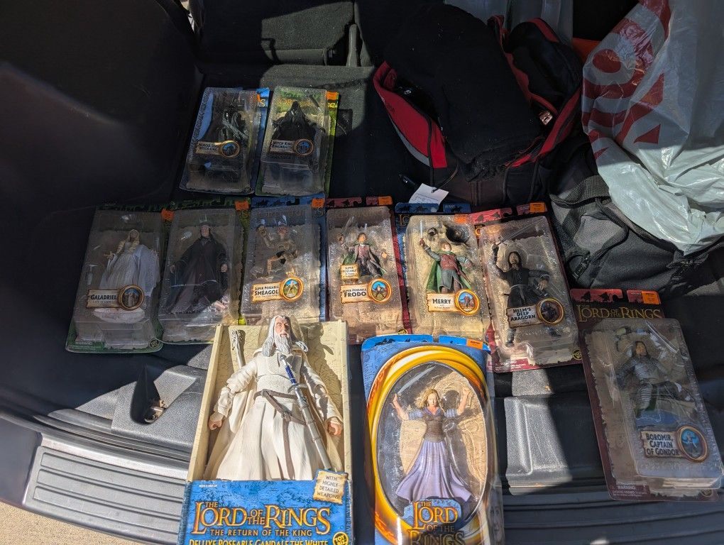 Vintage 2004 LORD OF THE RINGS FIGURES ALL SEALED Total of 11 figures