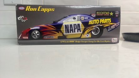 Vintage NHRA Ron Capps 1:24 scale model with cover