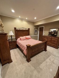 Haverty’s 7 Piece Wood Furniture Bedroom Set
