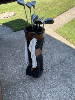 Men’s golf clubs with bag and balls