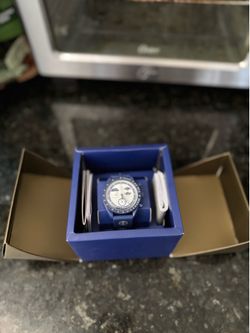 Swatch mission to earth phase moonshine gold