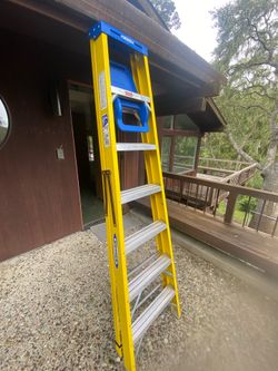 Werner fiberglass ladder 7ft no Cindy table