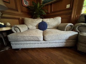 Modern Loveseat / 2-Seater Sofa – Excellent Condition