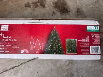 Home Accents 4ft. Woodtrail Fir LED Pre-Lit Tree. 212 Branch Tips