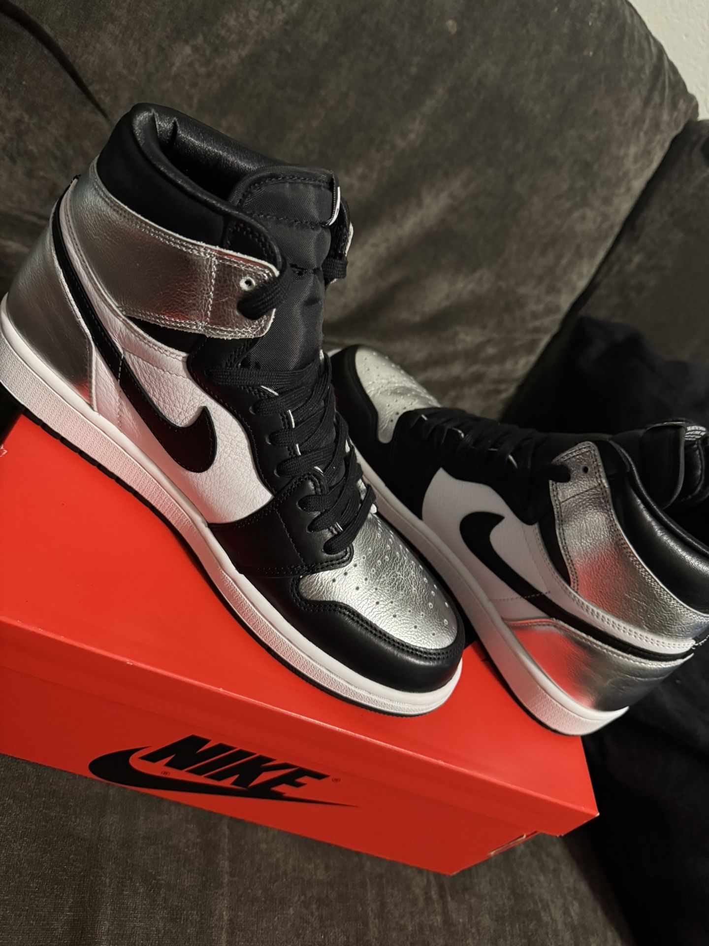 Air Jordan 1 Retro High Silver Toe 2021 Women’s 11.5 / Men’s 10 DS
