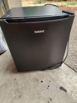 Mini fridge