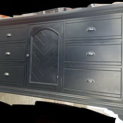 6 Drawer Dresser W/storage