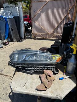Honda ACCORD LEFT USED OEM HEADLIGHT (2018-2021)