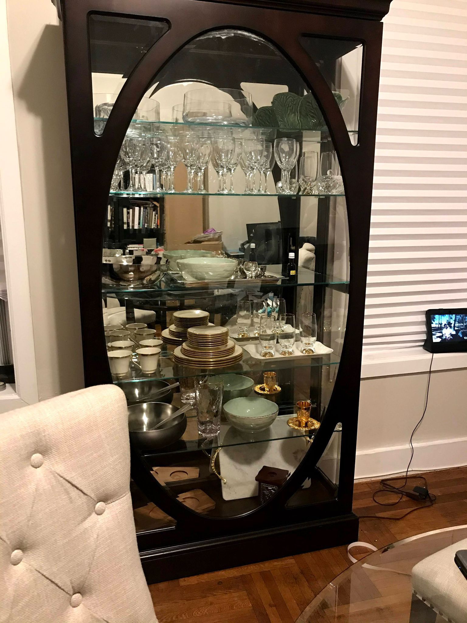 China Cabinet Curio with Sliding Door