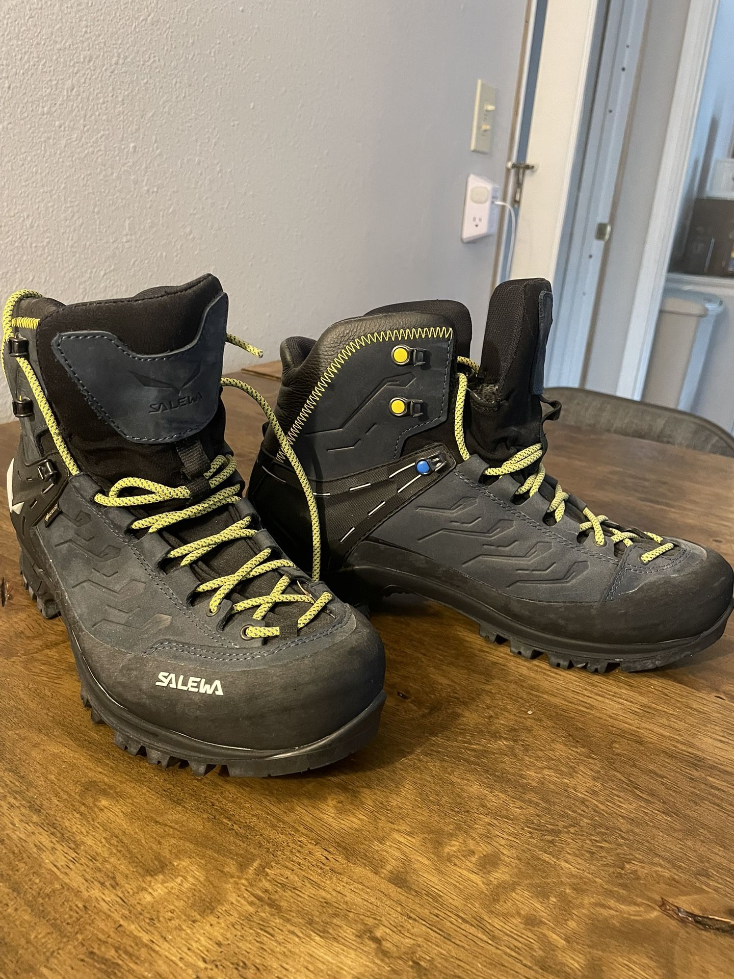 Salewa Men’s Rapace GTX Mountaineering Alpine Hiking Boots