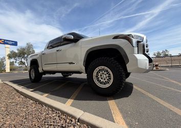 On sale.  Leveling kit with installation. For 22-26 Toyota Tundra 2wd 4x4