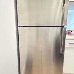 30” GE 19.2 Cu. Ft. Top Freezer 