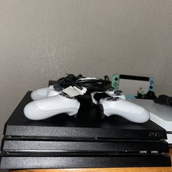PS4 Pro 3 Controllers
