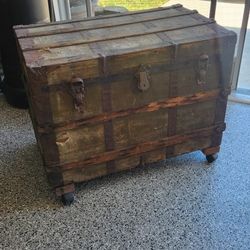 Vintage Trunk On Wheels