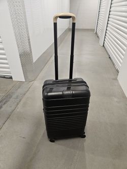 Beis Carry-On  Roller  In  Black 