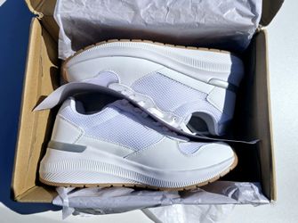 Women White Shoes (Size: 8)