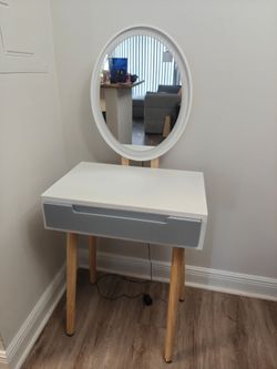 Make up Desk