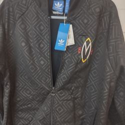 New Men's Large Adidas Jacket Tag says $90.Me selling for $40! Location MOUNT DORA Fla 32757