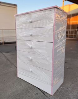 Five drawers dresser