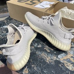 Yeezy Boost 350 V2  (11.5) 