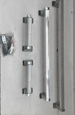 Polished chrome bathroom bar set