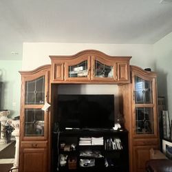 Vintage entertainment center (Willowton)