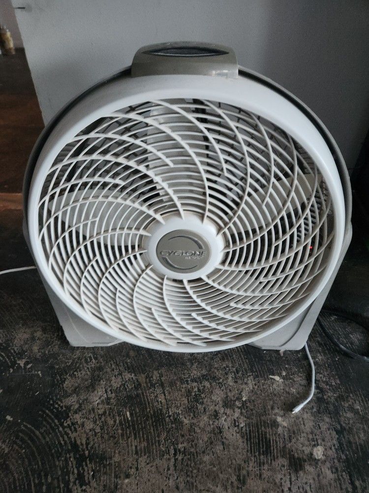 Lasko 3542 20" Cyclone FanÂ