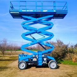 Genie GS 4390 40' Tall Scissor Lift Dual Fuel