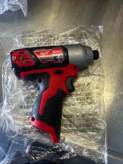 Milwaukee M12 1/4” hex impact driver