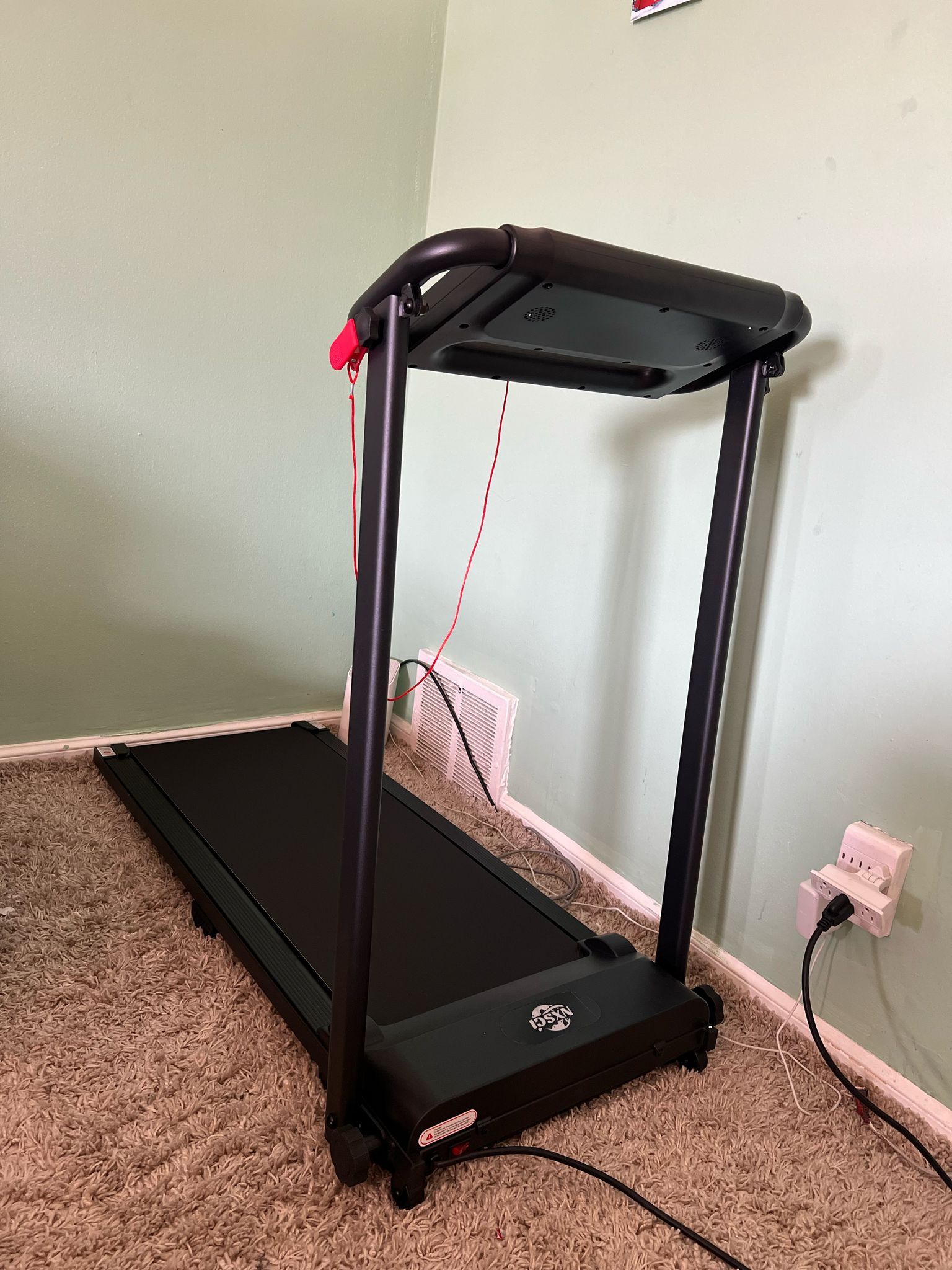 I'm selling a new electric treadmill, never used, worth 150 dollars I can make the delivery for a small delivery fee.