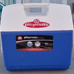 Big playmate cooler 16 QT Pickup Between 2;00-10:45 Rainbow/charleston Cash Only Read Description 