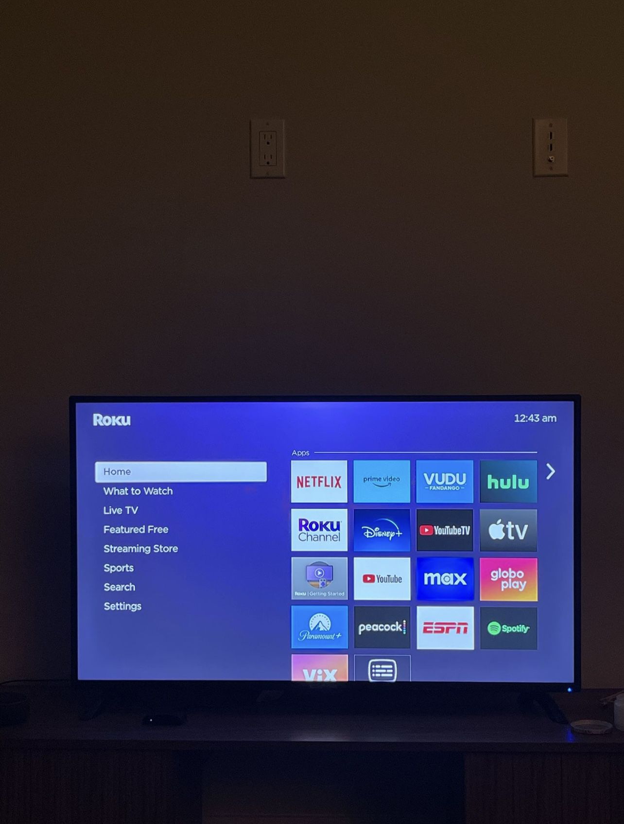 SCEPTRE 40” TV WITH ROKU INCLUDED