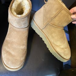 Women’s UGG Boots Size 9 Tan 