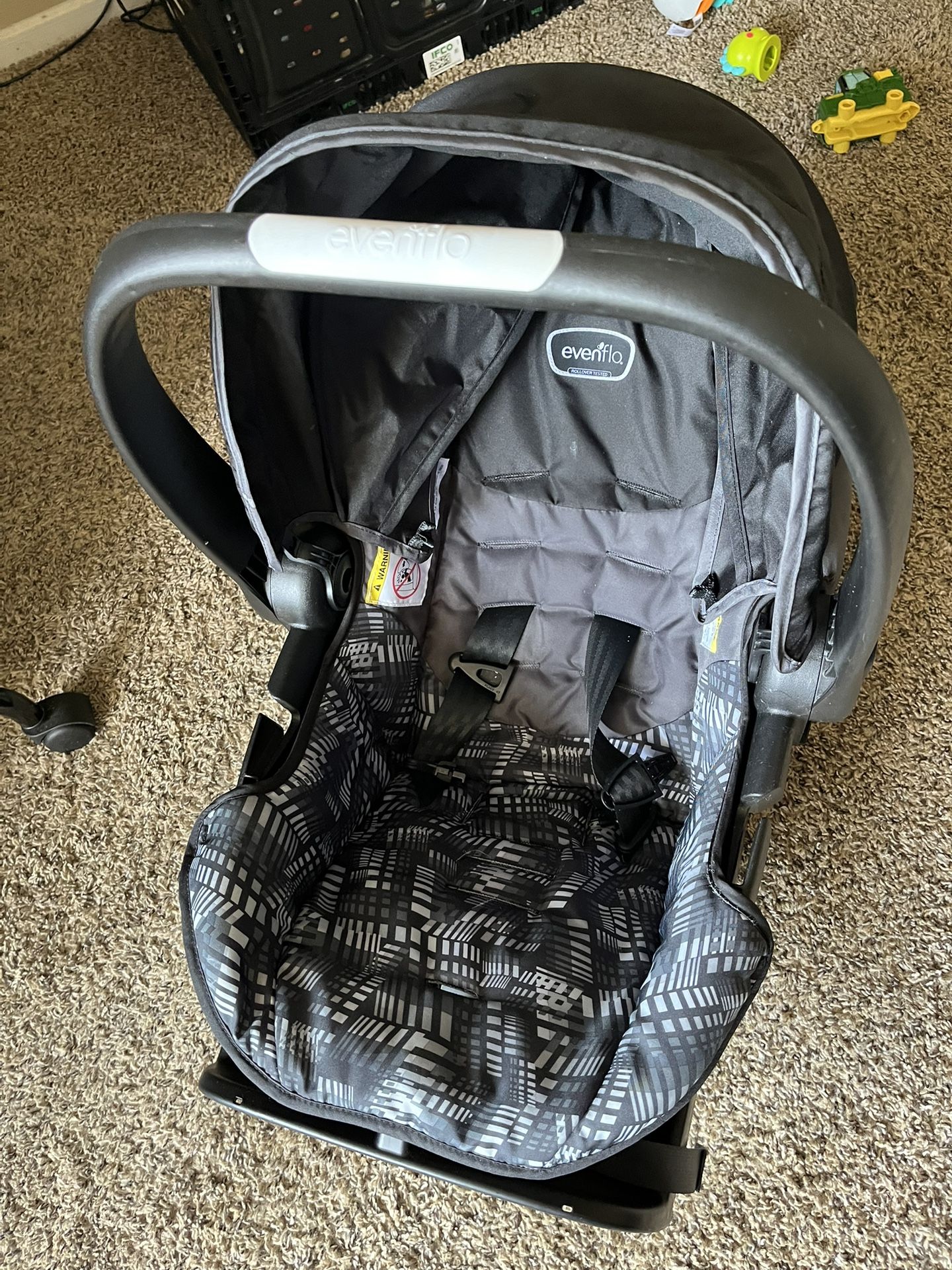 Evenflo Infants Car seat