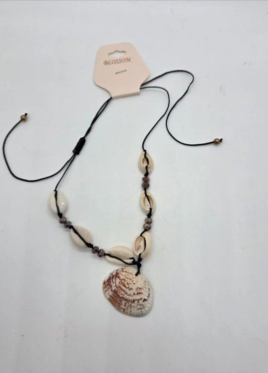 Seashell Knitted Choker Necklace with Ocean Shell