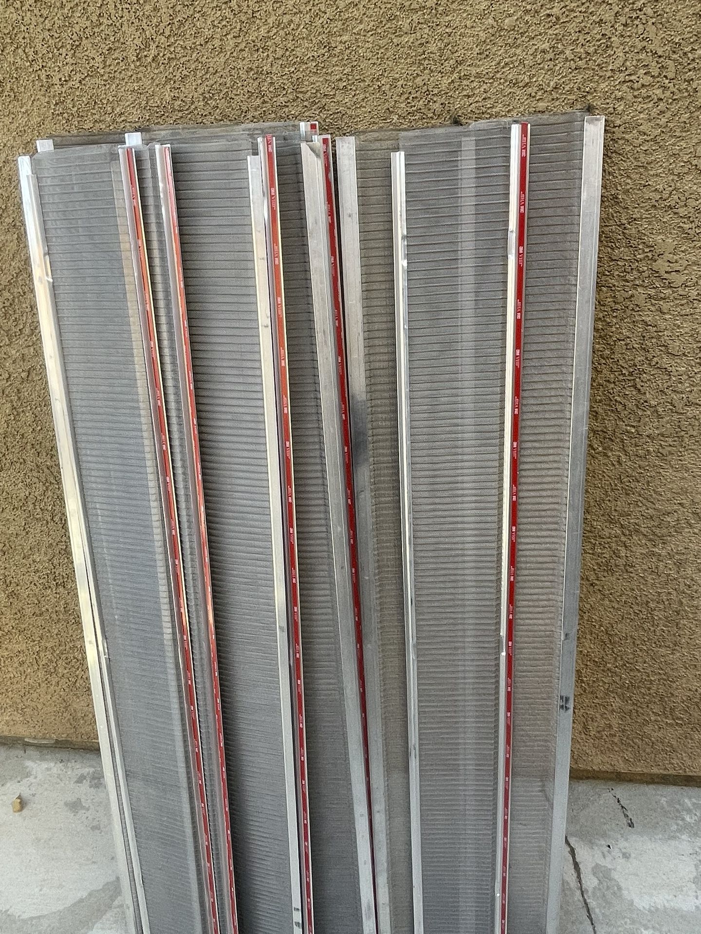 RAIN GUTTER - EASYON GUTTER PROTECTION COVERS ALL 20 FOR 40 DLS