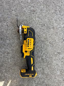 Used 20V MAX XR Cordless Brushless Oscillating Multi Tool (Tool Only) Great Working Condition!
