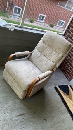 Comfy cloth recliner!