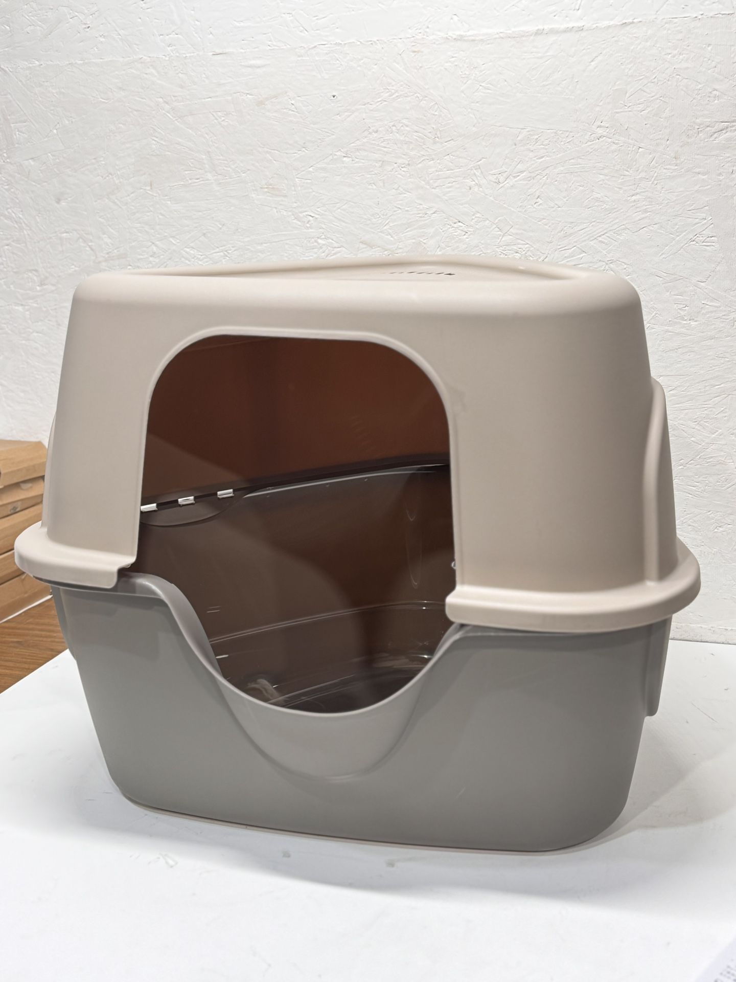 Amazon Basics No-Mess Hooded Corner Cat Litter Box
