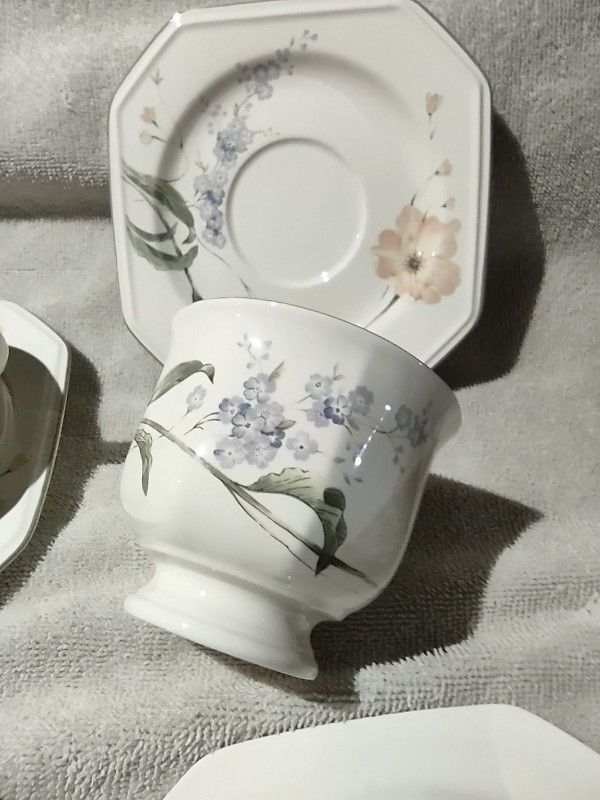 Mikasa Amsterdam Discontinued 6 Cups And Saucer Set