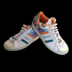 Adidas/Miami Hurricanes 7 men

Very good collectible shoes. Very Rare! Very hard to find. NBA. Worn VERY few times.