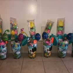 Cute Easter cup activity gift sets 
Comes with reusable Easter cup & lip ,peep lollipop, Easter bracelet set ,bubbles , two Easter pens Easter egg col