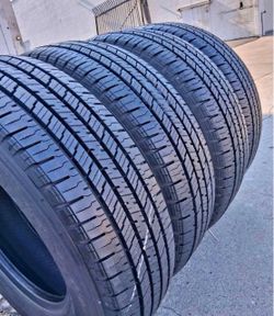 265/70/17 Vendo set de Tires con 80% de vids lsd 4