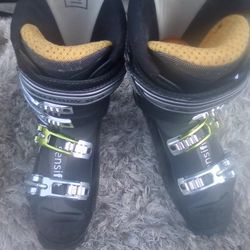 Salomon Ski Boots Size 25/25.5