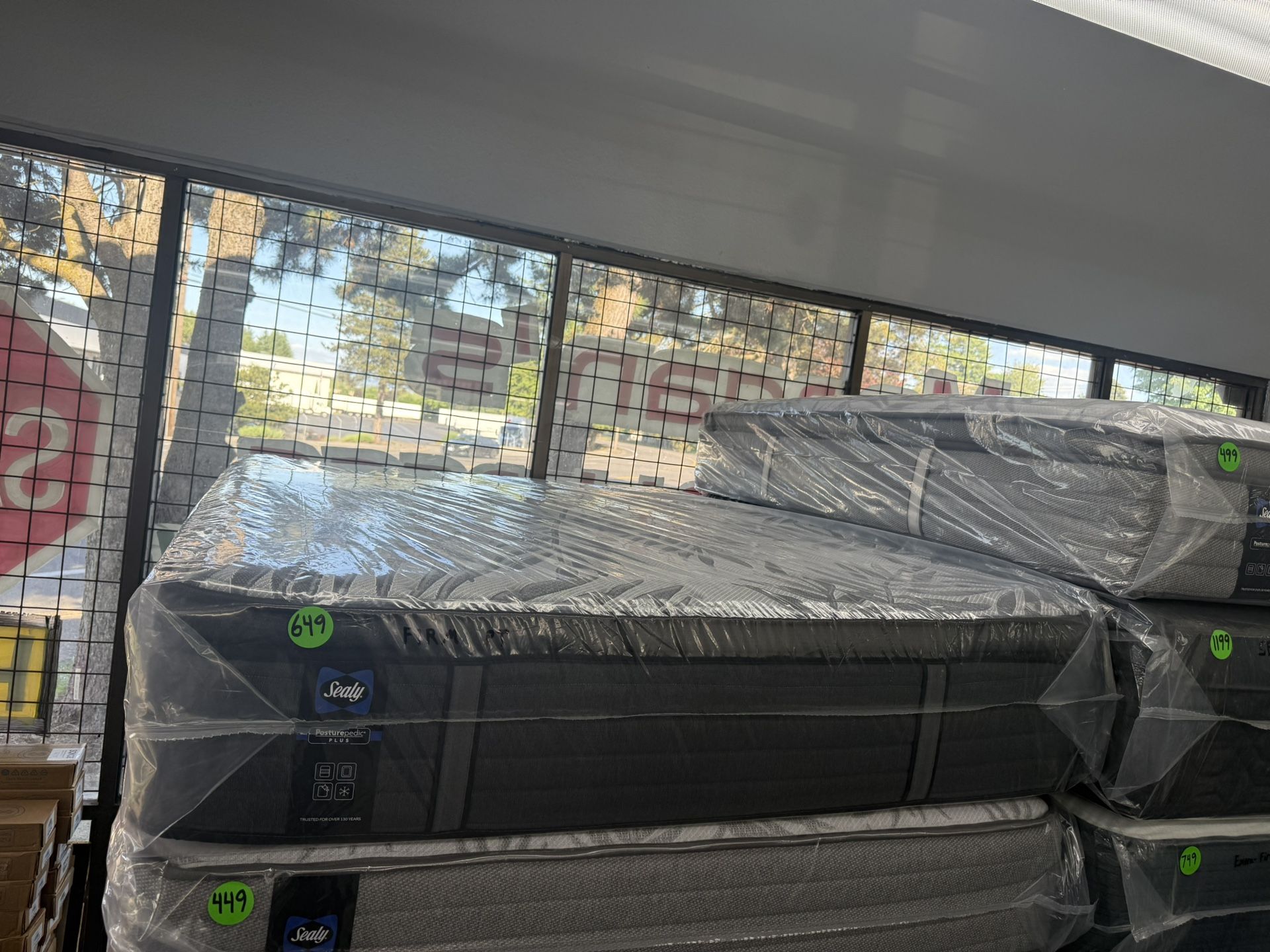 QUEEN SIZE POSTUREPEDIC (FIRM) EURO PILLOW TOP MATTRESS & BOX SPRING BED SET