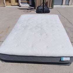 Sealy queen mattress and box spring