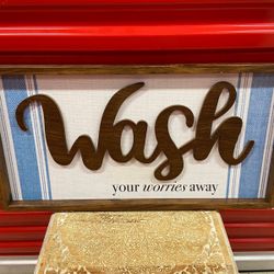 Great Condition Bathroom Wall Decor